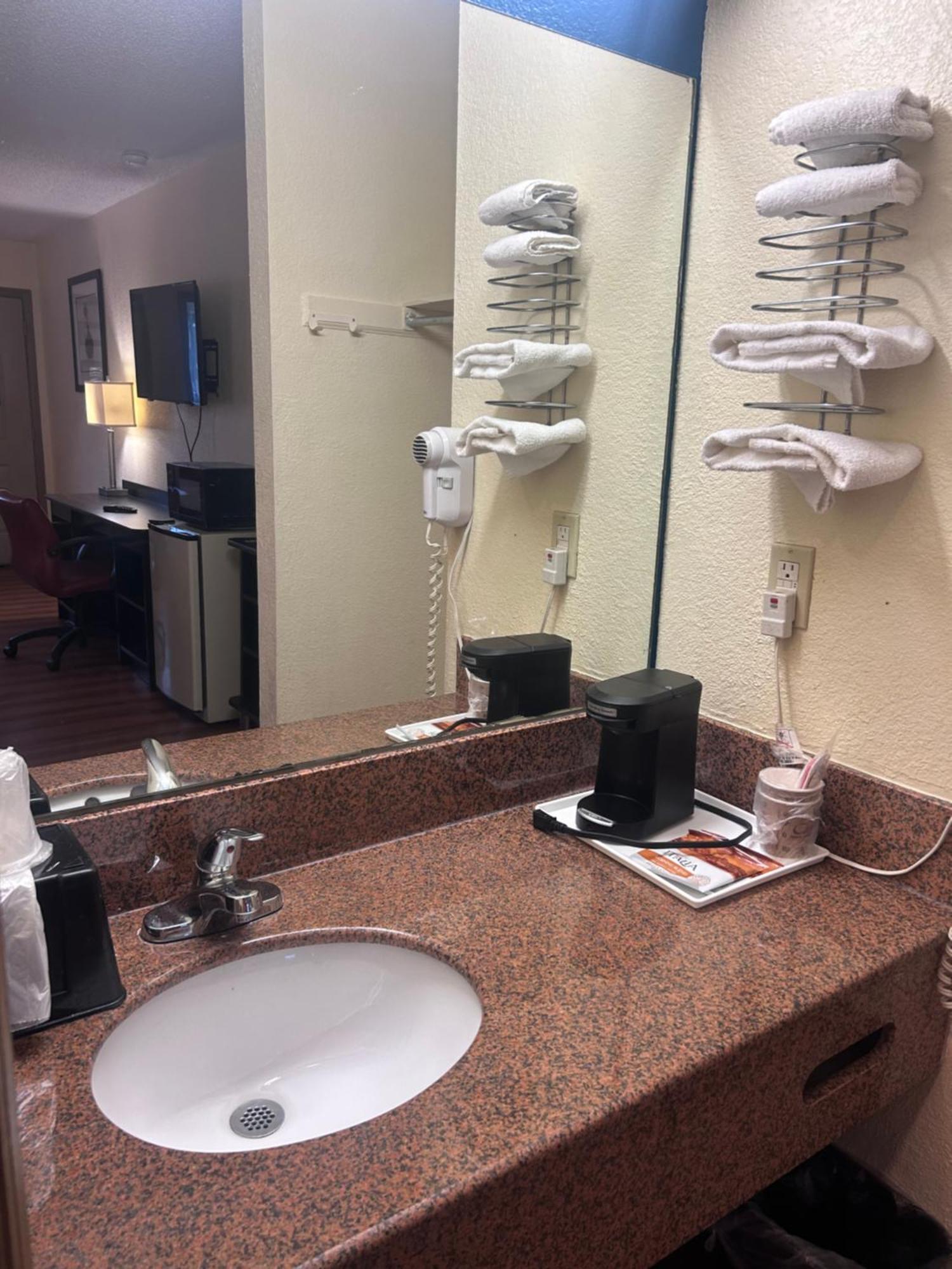 Americas Best Value Inn Dayton Bagian luar foto