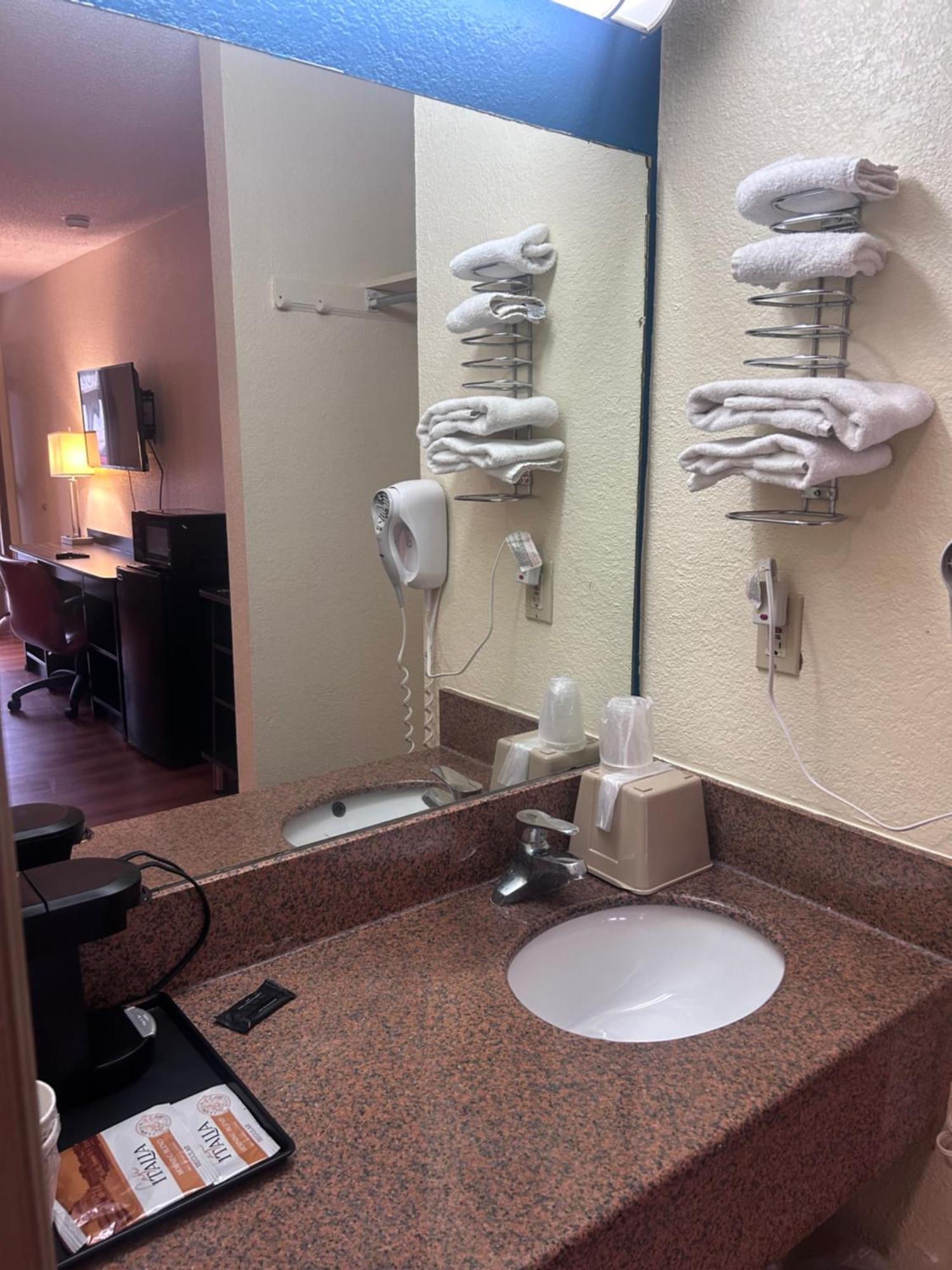 Americas Best Value Inn Dayton Bagian luar foto